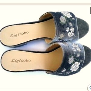 Zigi Soho Emalie Velvet Embroidered - Size 6 1/2